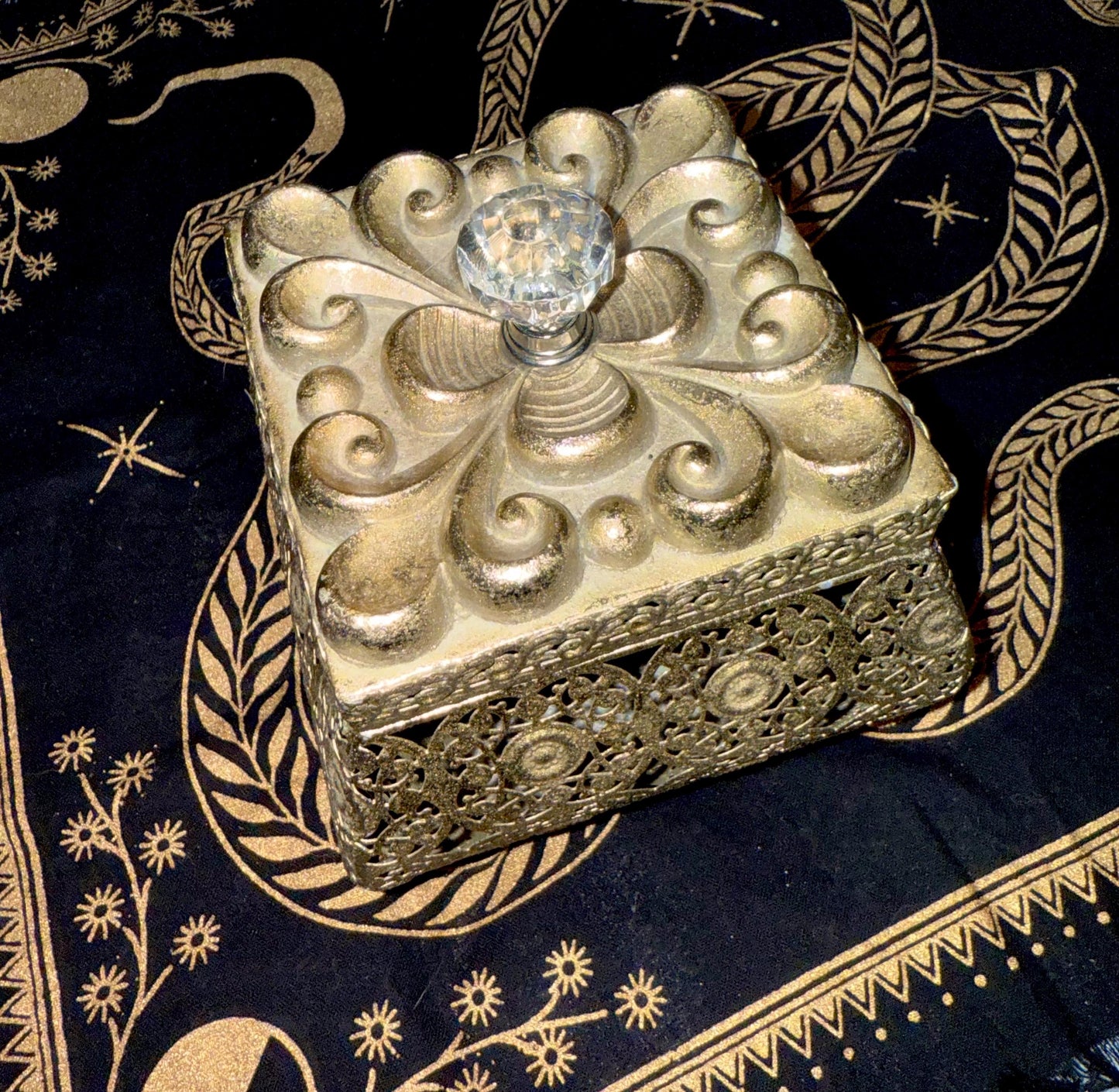 The Enchanted Golden Room 3 Hour Charging Box Powered by Sun Energy ~ Amplify powers, Blessed by the Sun, Charge your Amulets + Vessels